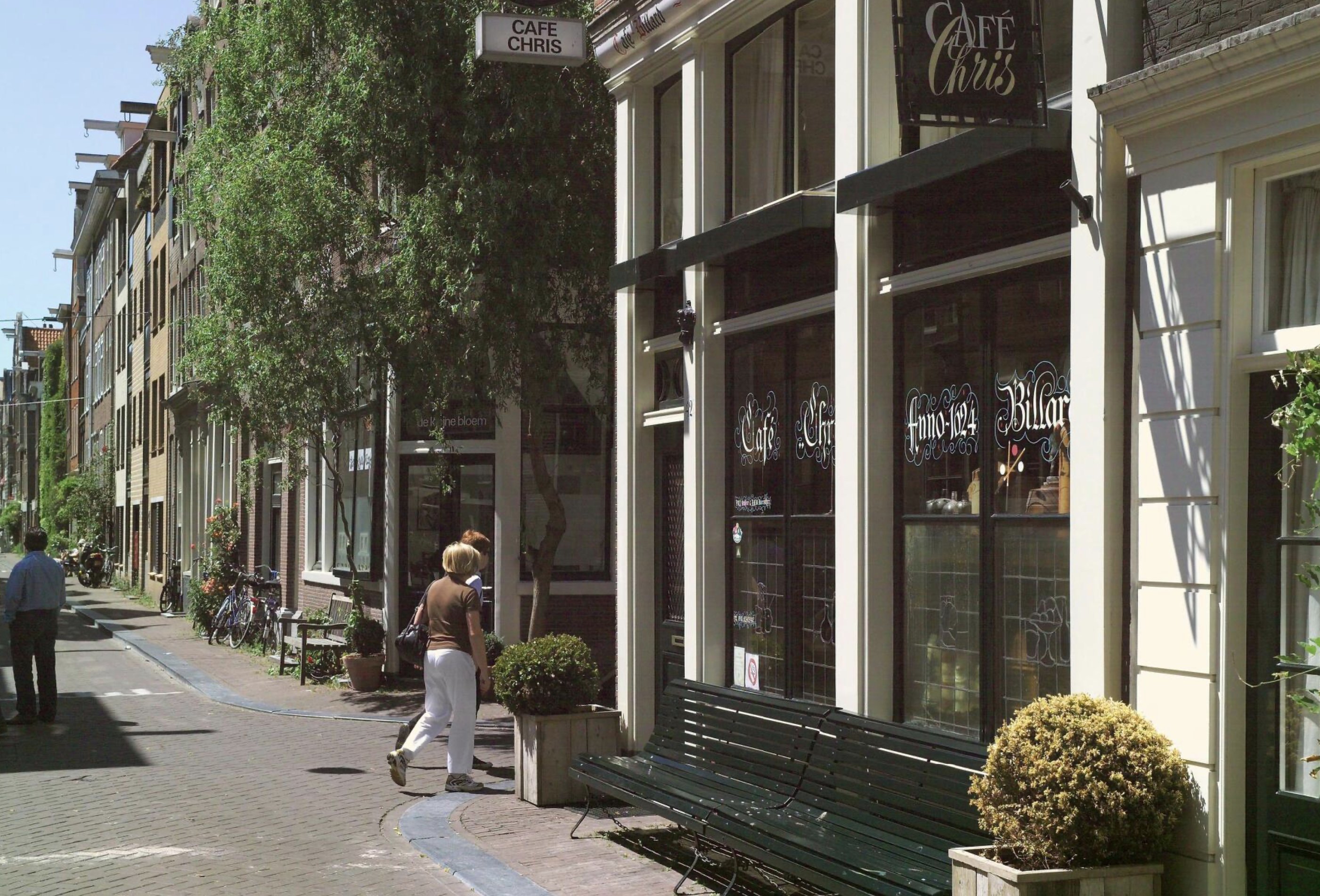 Gevel van Café Chris aan de Bloemstraat in Amsterdam